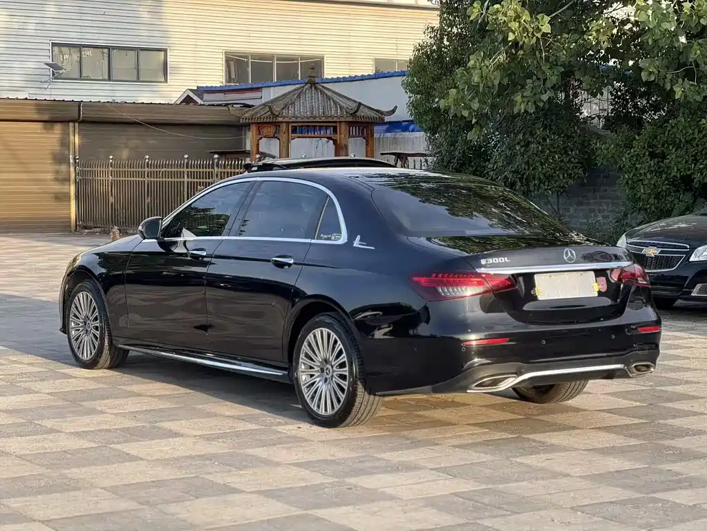 Mercedes-Benz E-Class 2022 E 300 L Fashion