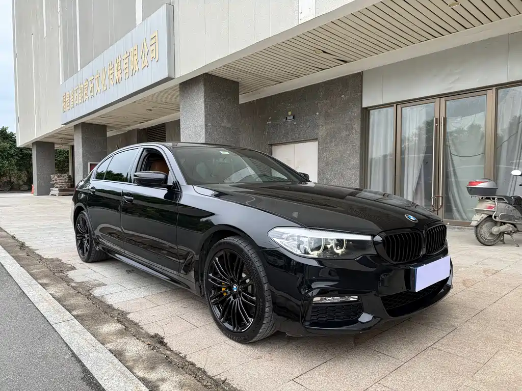 BMW 5 Series 2018 530Li Leading Edition M Sport Package