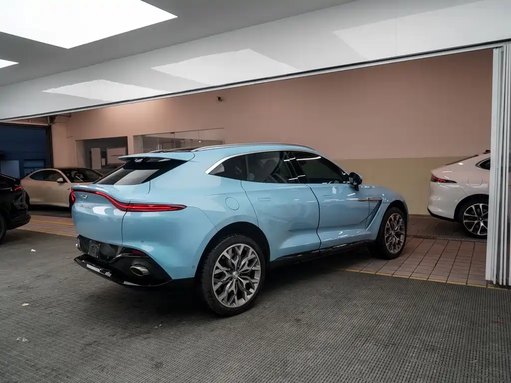 Aston Martin DBX 2022 3.0T STRAIGHT-SIX