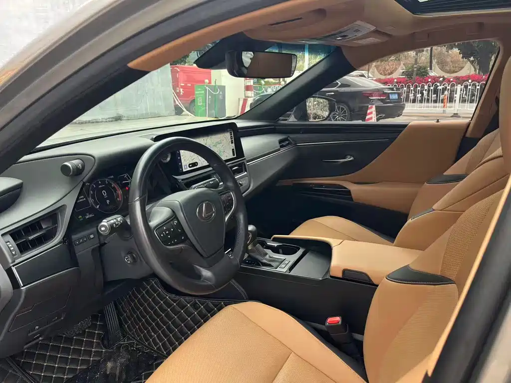 Lexus ES 2022 300h Excellence Edition