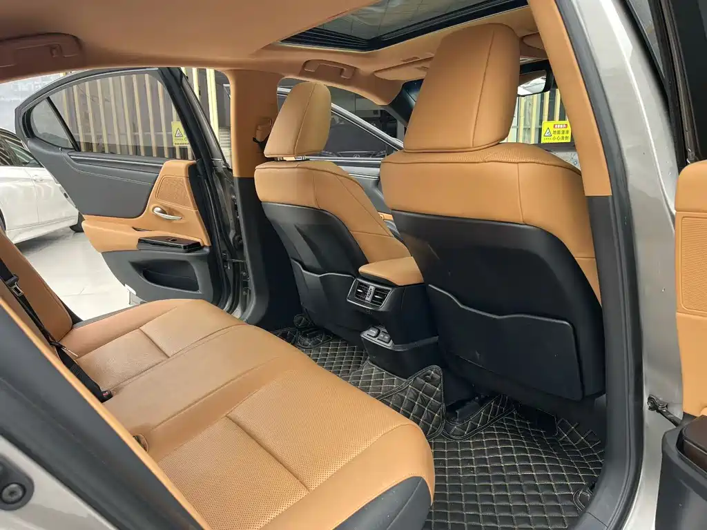 Lexus ES 2022 300h Excellence Edition