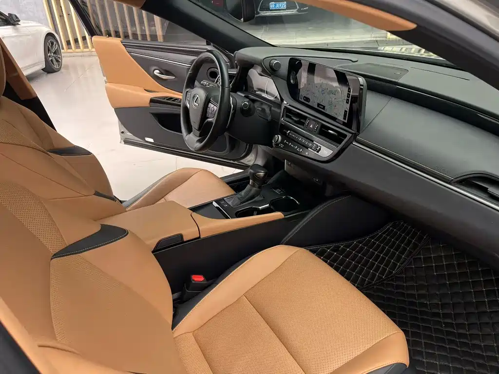 Lexus ES 2022 300h Excellence Edition