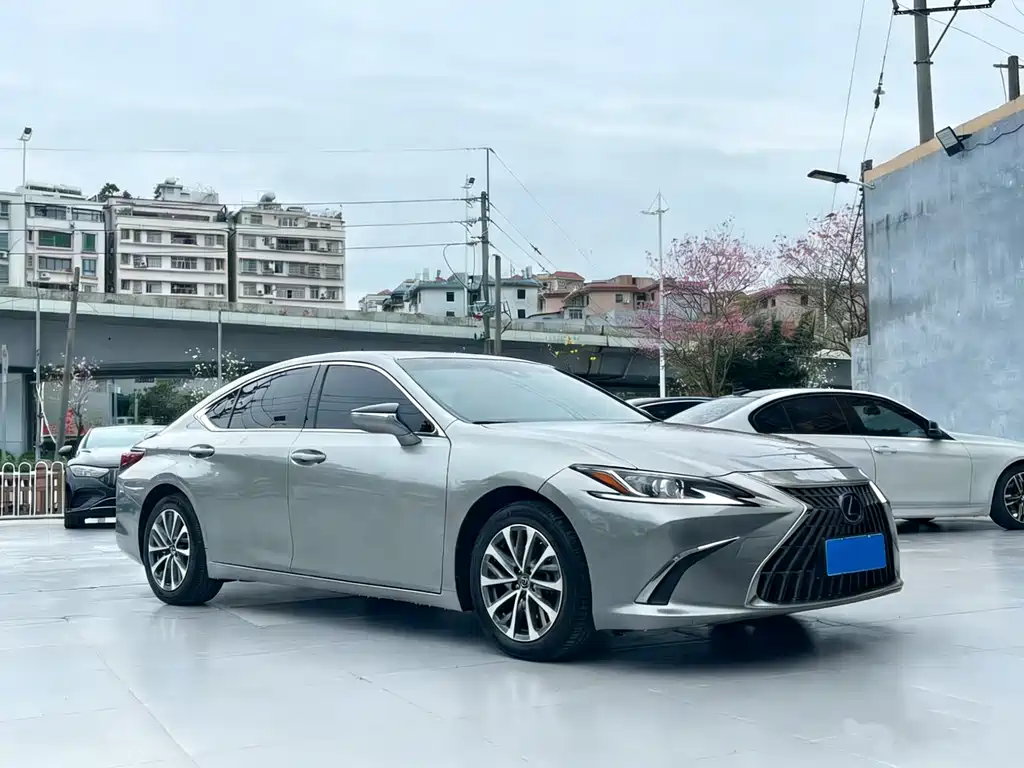 Lexus ES 2022 300h Excellence Edition