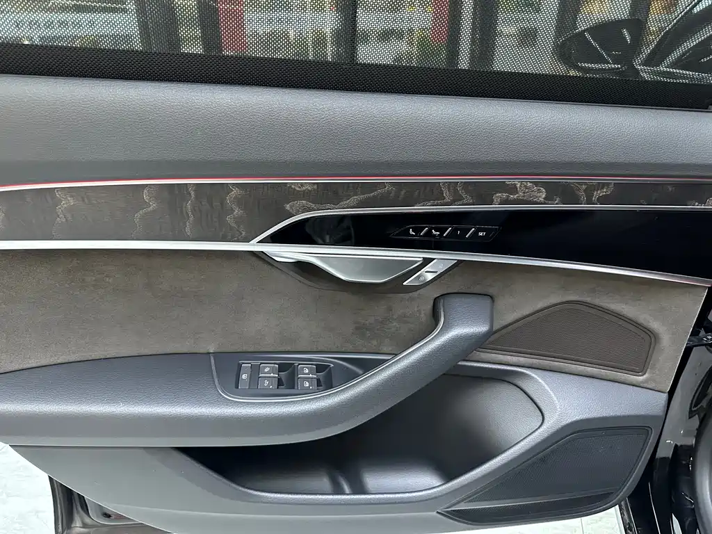 Audi A8L 50 TFSI quattro Comfort Edition 2021