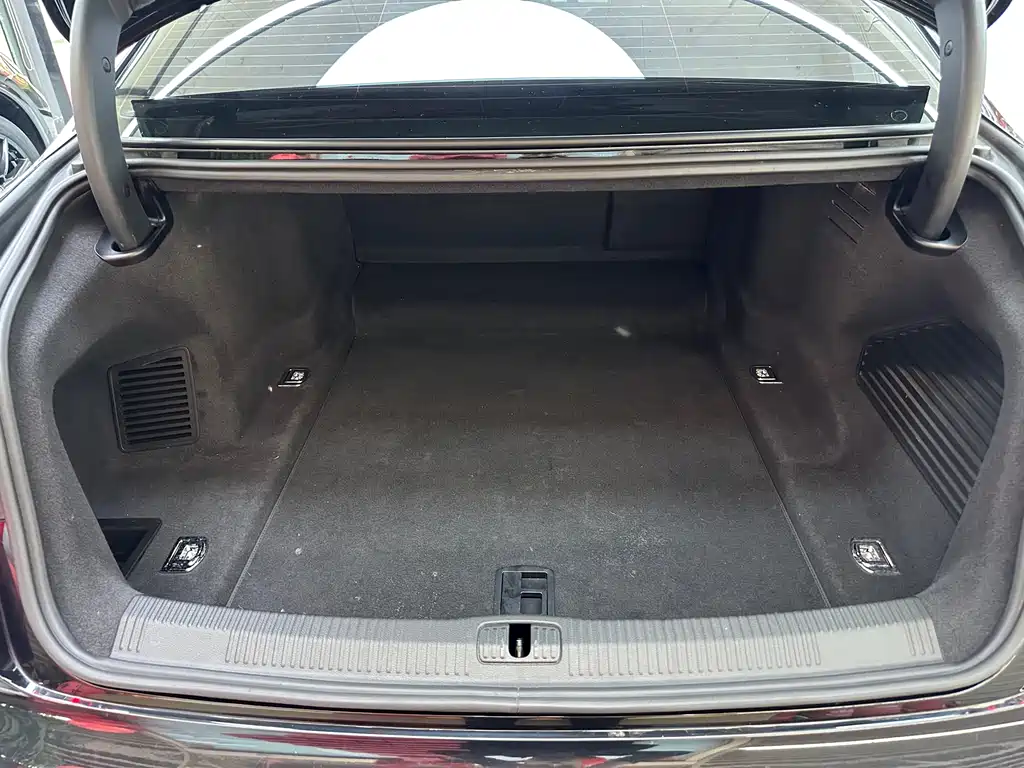 Audi A8L 50 TFSI quattro Comfort Edition 2021