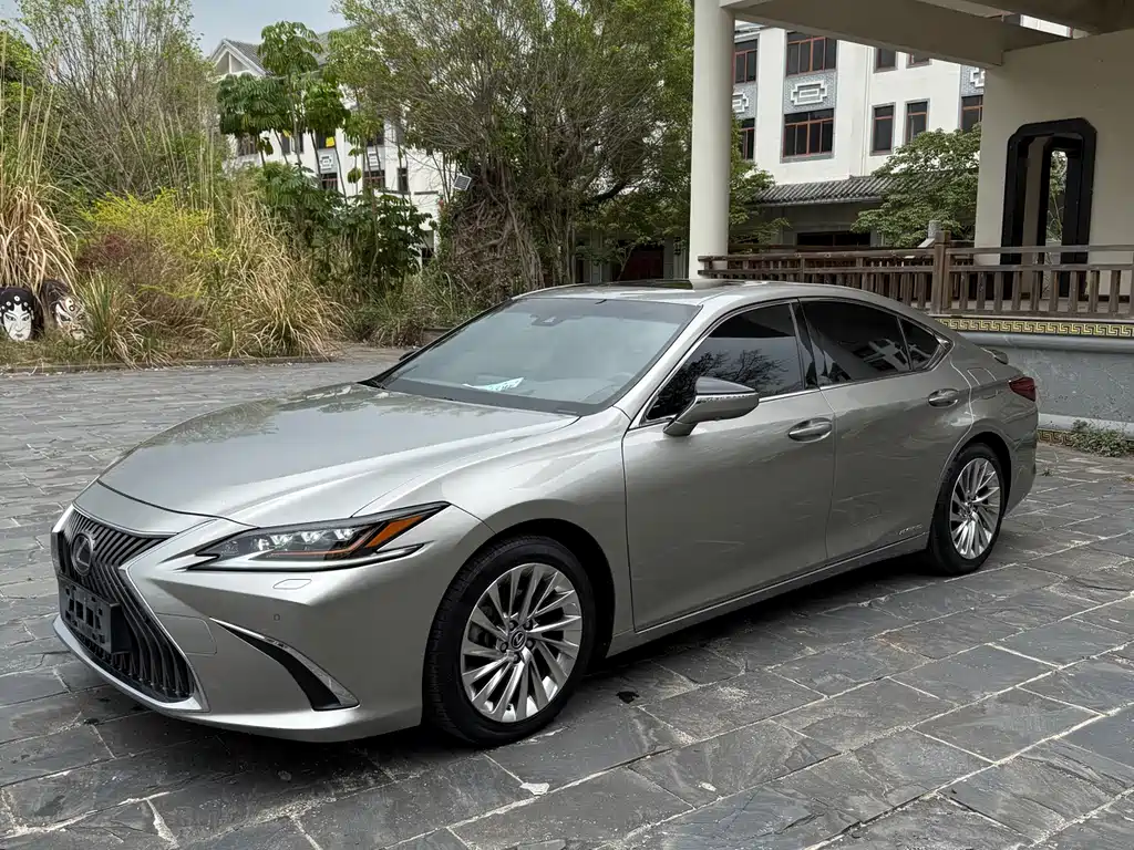 Lexus ES 2020 300h Executive Edition