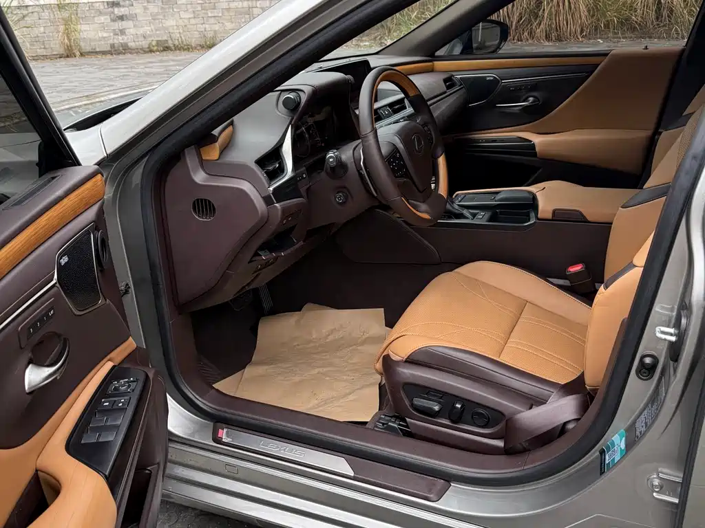 Lexus ES 2020 300h Executive Edition