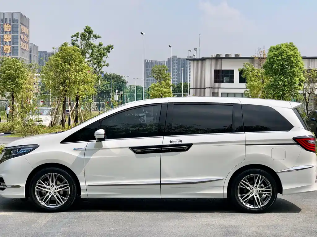 Honda Elysion 2019 2.0L Hybrid Luxury Edition