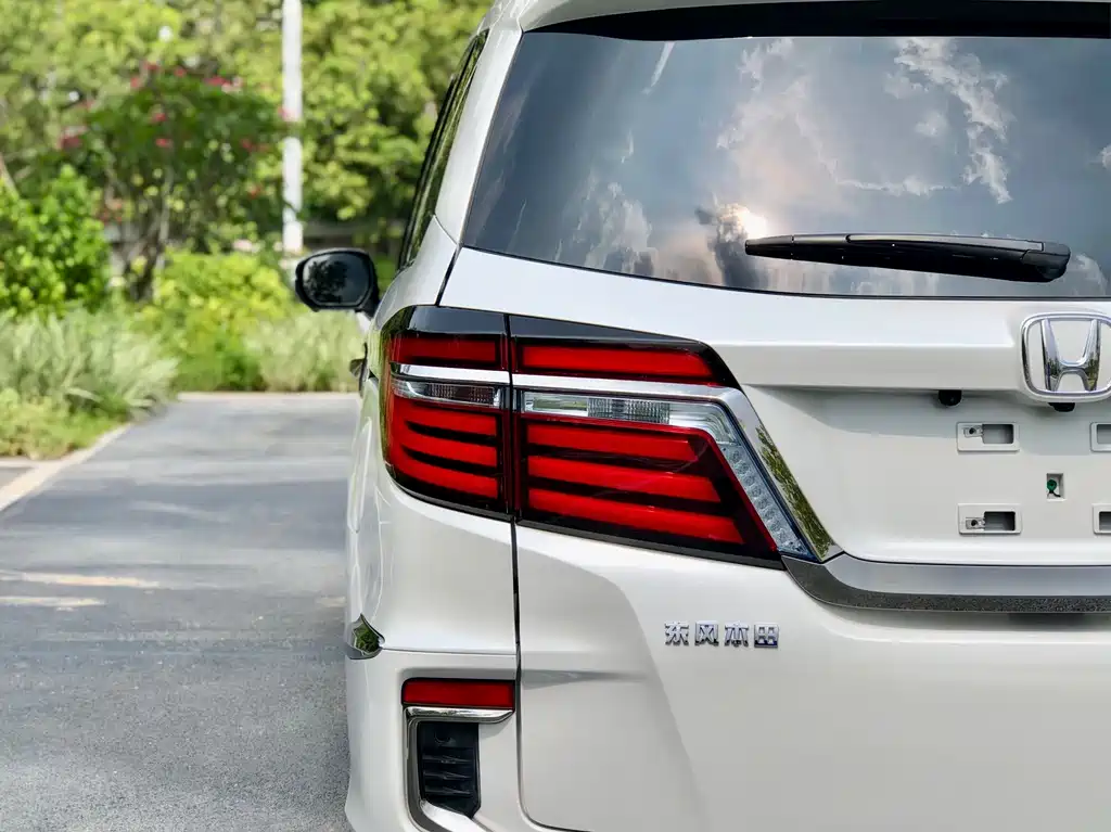 Honda Elysion 2019 2.0L Hybrid Luxury Edition