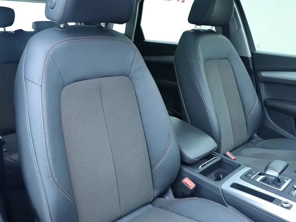 Audi Q5L 2018 40 TFSI Rongxiang Fashion Edition National V