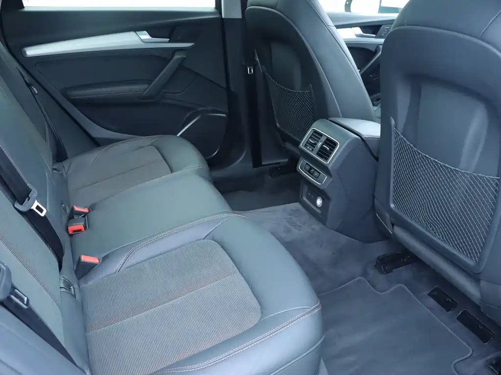 Audi Q5L 2018 40 TFSI Rongxiang Fashion Edition National V