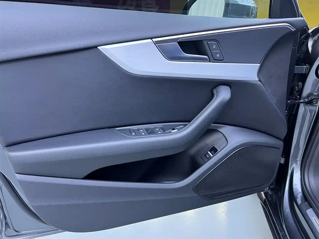 Audi A4L 2020 40 TFSI Luxury Dynamic Edition