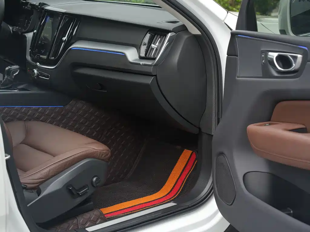 Volvo XC60 2020 T5 AWD Zhiyi Luxury Edition