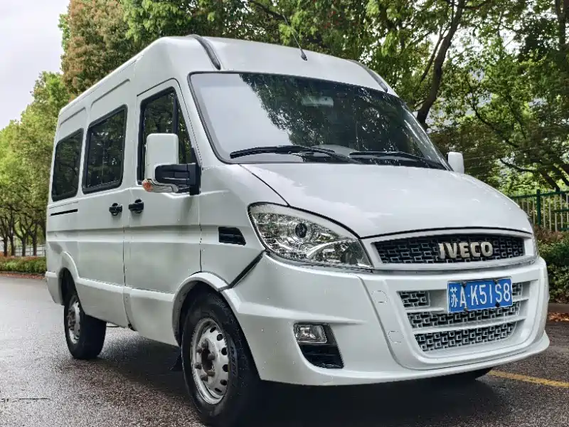 Iveco Power Daily 2016 3.0T A32 Premium Edition Medium Roof F1C