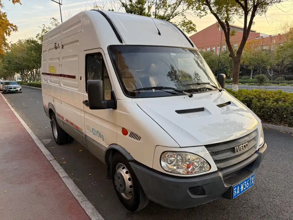 Iveco Bao Di 2013 2.8T-V36 Box Truck
