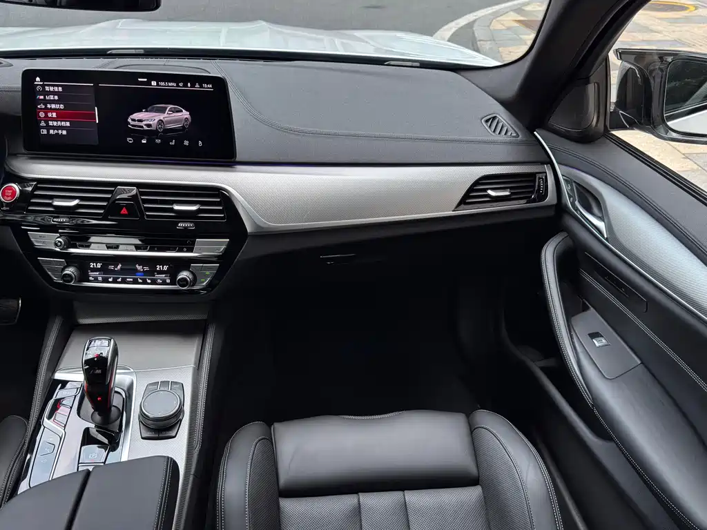 BMW M5 2021