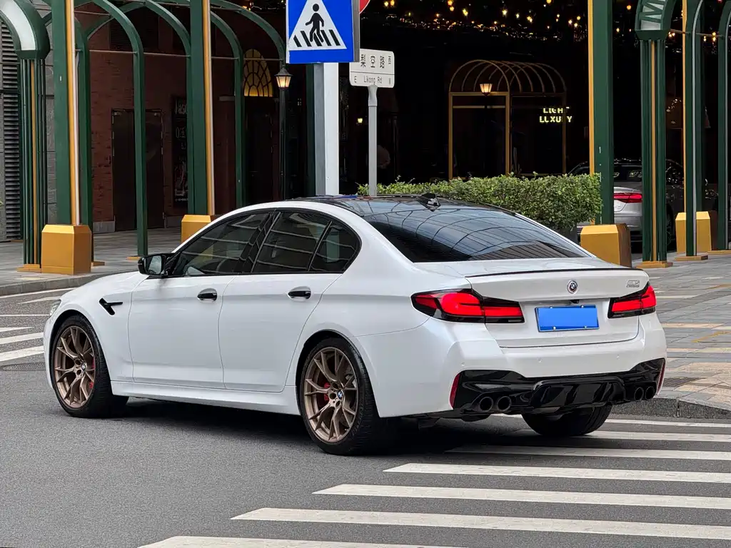 BMW M5 2021