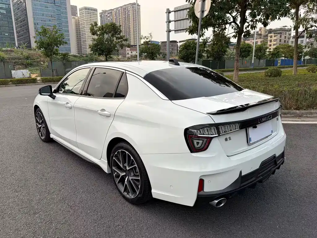 Lynk & Co 03 2019 2.0TD Auto Pro