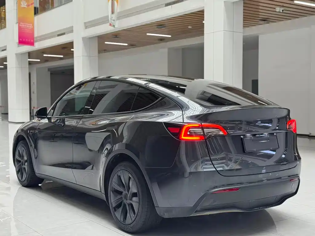 Model Y 2024 Rear-Wheel Drive