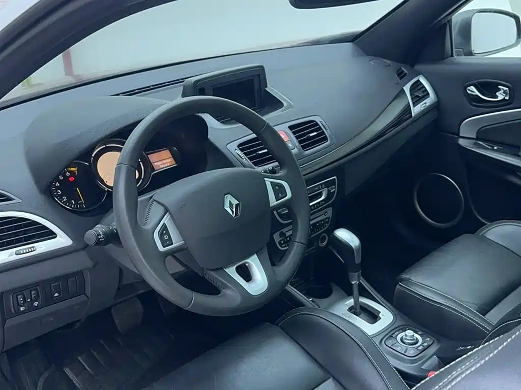 Renault Megane 2011 CC 2.0 Fashion Navigation Edition