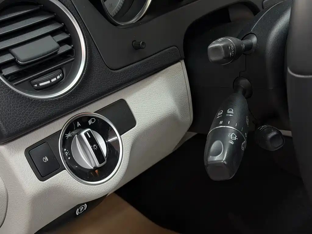 Mercedes-Benz C-Class 2011 C 200 CGI Fashion Edition