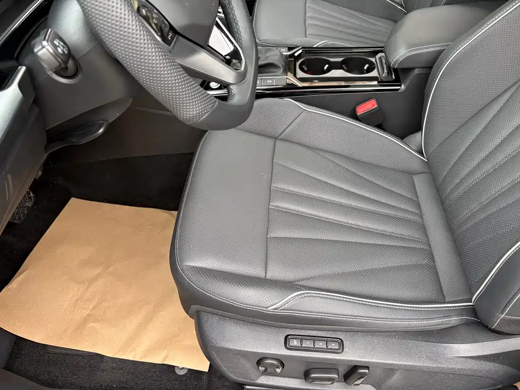 Volkswagen Passat 2024 380TSI Luxury Edition