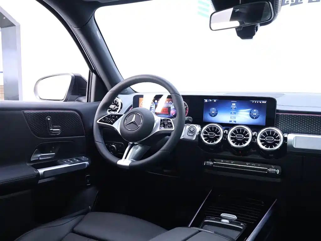 Mercedes-Benz GLB 2025 GLB 220 Dynamic Trim