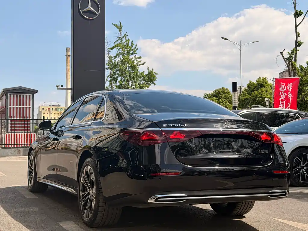 Mercedes-Benz E-Class NEV 2024 E 350 e L Plug-in Hybrid Sedan