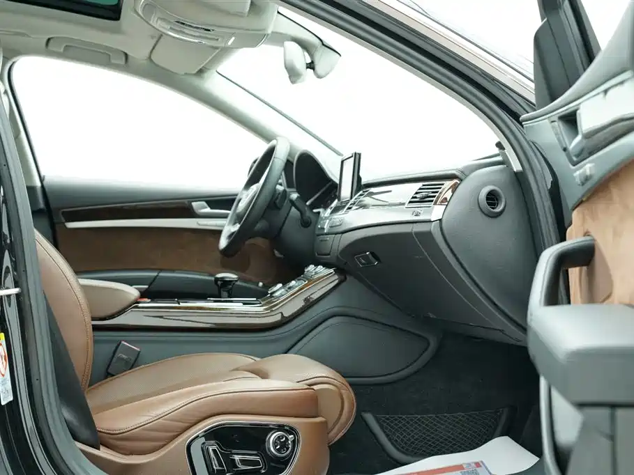 Audi A8L 45 TFSI quattro Luxury