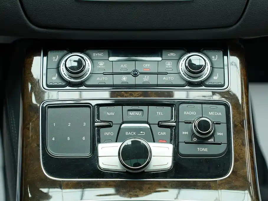 Audi A8L 45 TFSI quattro Luxury