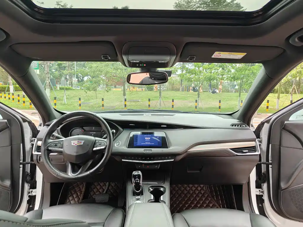 Cadillac XT4 2021 28T FWD Luxury