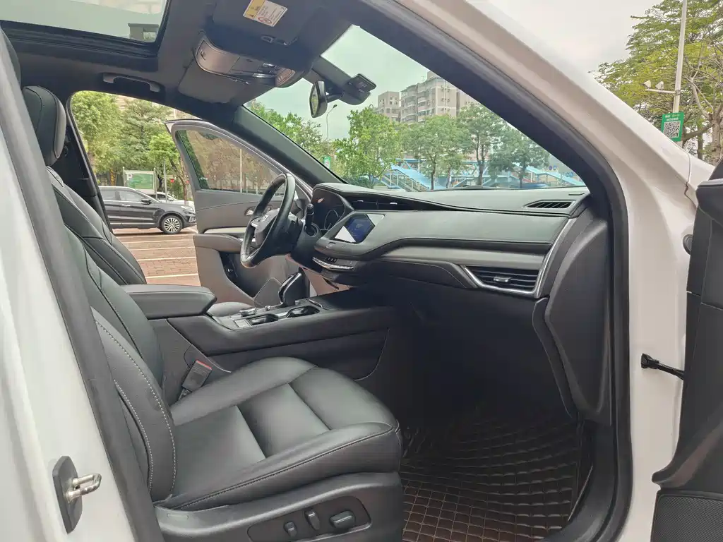 Cadillac XT4 2021 28T FWD Luxury