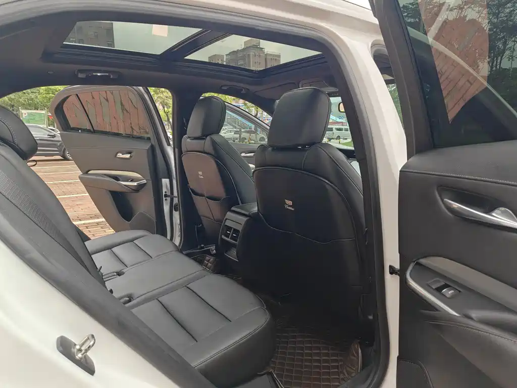 Cadillac XT4 2021 28T FWD Luxury
