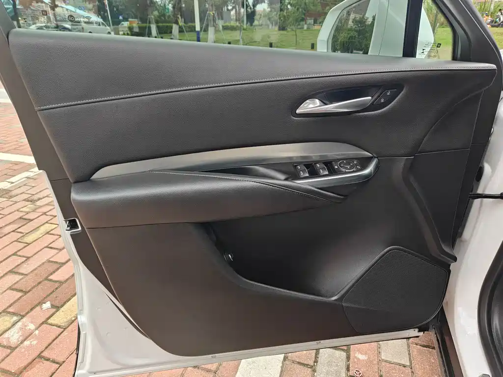 Cadillac XT4 2021 28T FWD Luxury