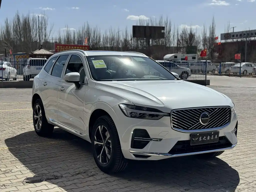 Volvo XC60 2026 B5 AWD Momentum