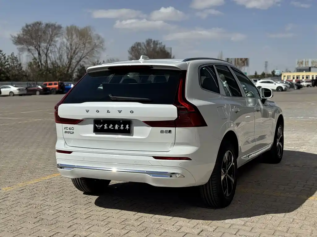 Volvo XC60 2026 B5 AWD Momentum