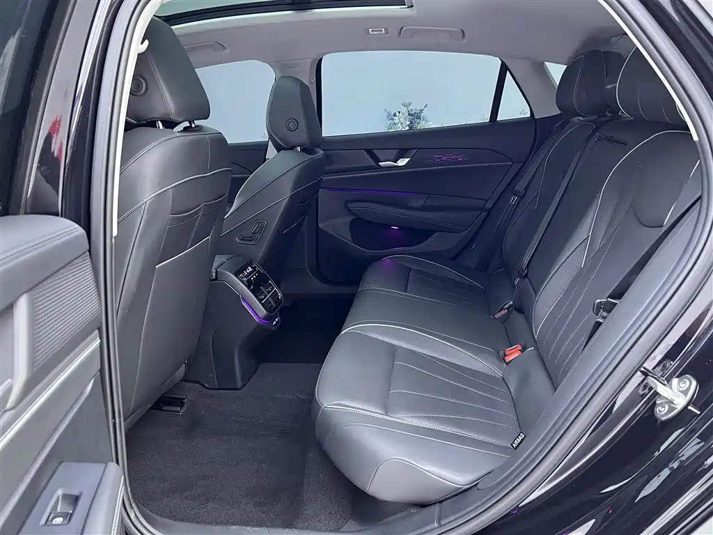 Volkswagen Passat 2025 Pro 380TSI Starry Dragon Edition
