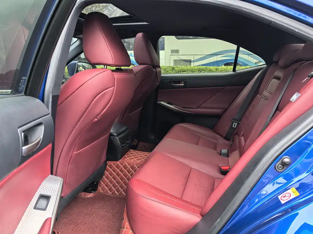 Lexus IS 300 F SPORT (2017)