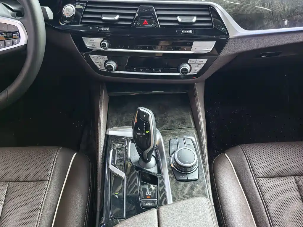 BMW 5 Series 2022 525Li M Sport Package