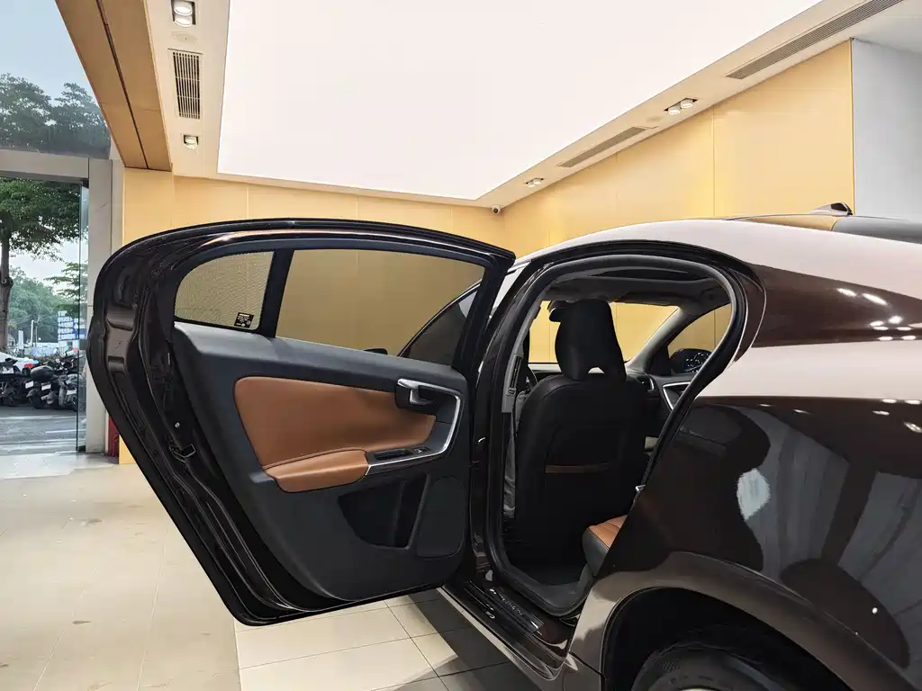 Volvo S60L 2018 T4 Zhiyuan Edition