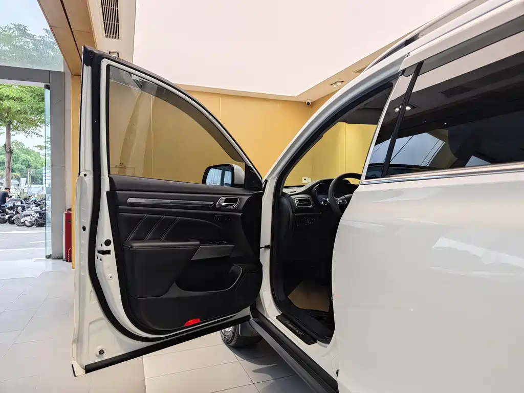 GAC Trumpchi GS8 2020 390T FWD Luxury Smart Connect Edition (7-Seater)