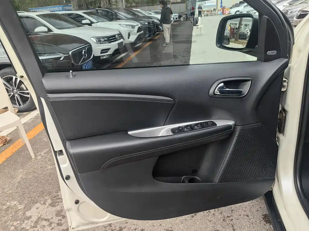 Dodge Journey 2013 2.4L FWD Premium Edition