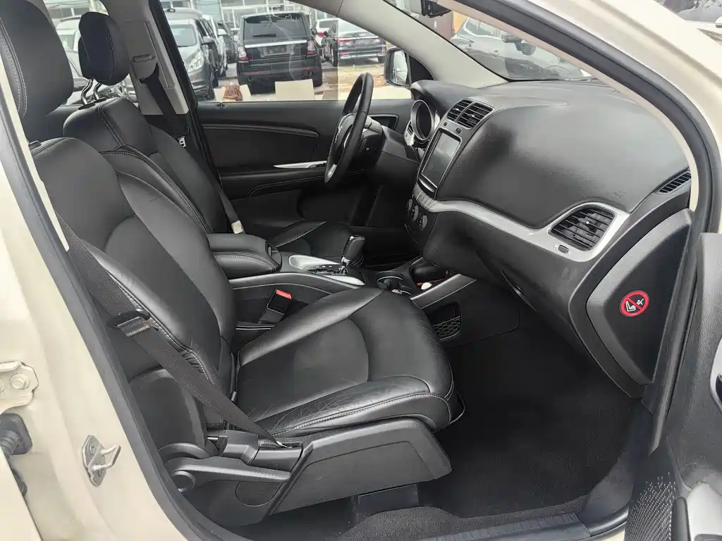 Dodge Journey 2013 2.4L FWD Premium Edition