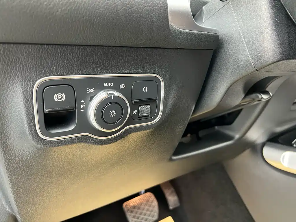 Mercedes-Benz GLB 200 Fashion Edition 2023