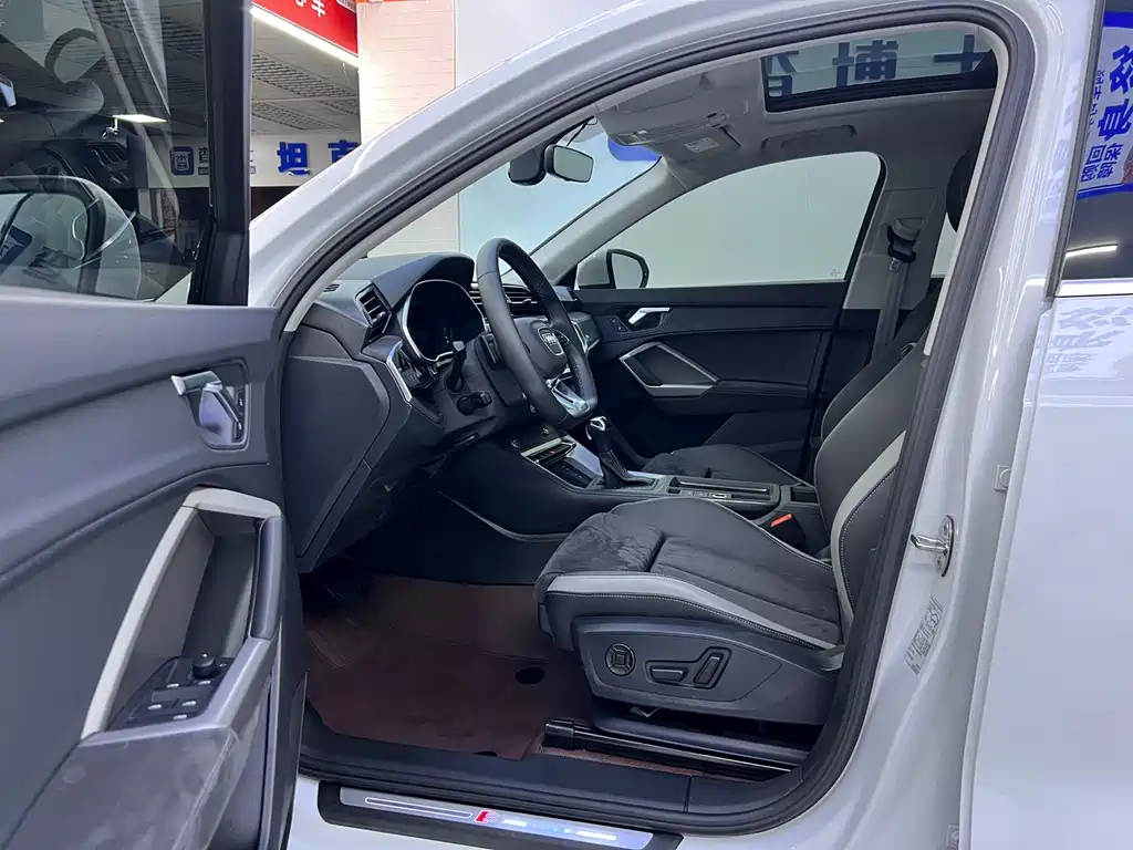 Audi Q3 2023 35 TFSI Sport