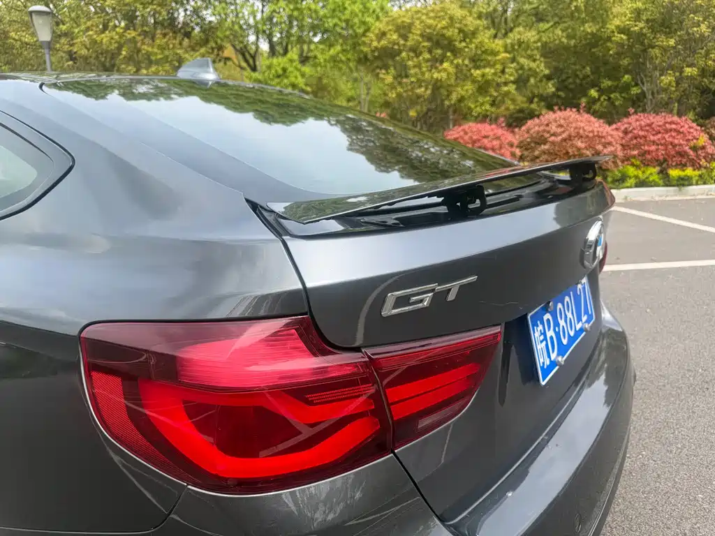 BMW 3 Series GT 2018 320i Fashion Edition