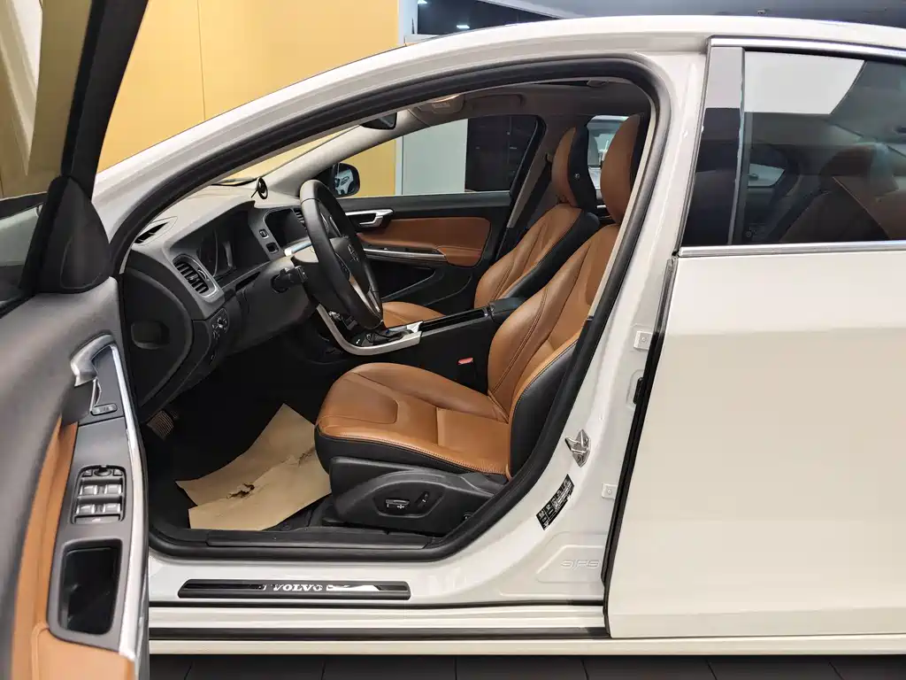 Volvo S60L 2018 T3 Zhi Jin Edition