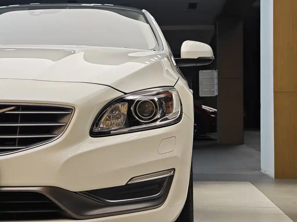 Volvo S60L 2018 T3 Zhi Jin Edition