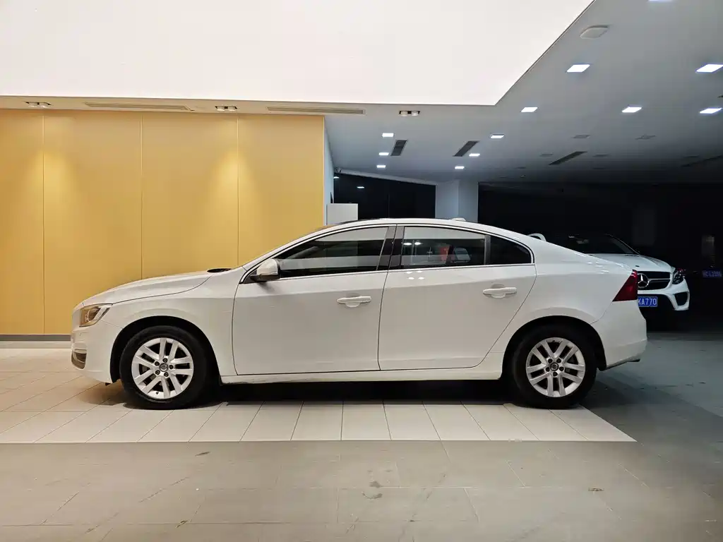 Volvo S60L 2018 T3 Zhi Jin Edition