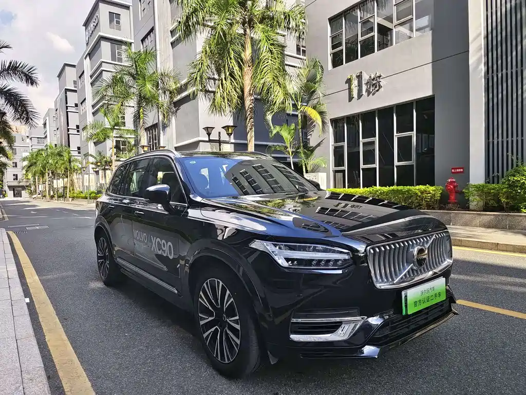 2023 Volvo XC90 Recharge T8 Ultimate 7-Seater
